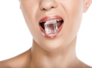 Jangan Anggap Sepele! Hobi Ngemil Es Batu Bisa Jadi Tanda Anemia