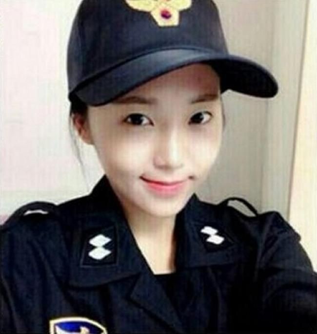 Kim Mi So mencuri atensi publik setelah foto dirinya yang mengenakan seragam polisi jadi viral. Foto: Istimewa
