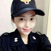 Kim Mi So mencuri atensi publik setelah foto dirinya yang mengenakan seragam polisi jadi viral. Foto: Istimewa