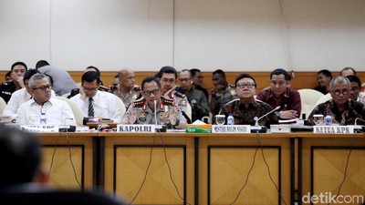 DPR Gelar Rapat Gabungan Bahas Pilkada Serentak 2018