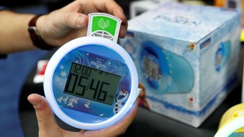 Olfactory sebuah jam alarm yang ditujukan untuk anak-anak. Lihat saja gambar lucu yang menampilkan karakter Olaf, salah satu pemeran di Frozen. (Foto: Reuters)