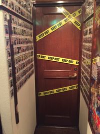 Pintu yang bergaris polisi (Detective Bar Progrees)