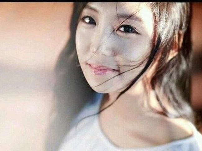 Wanita asal negeri ginseng ini pun kemudian memutuskan untuk hengkang dari karier modellingnya, dan menghebohkan netizen dengan foto dirinya saat berseragam polisi. Foto: Istimewa