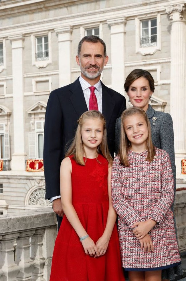 Putri Leonor of Spain dan Putri Sofia of Spain adalah anak-anak dari pasangan Raja Felipe VI of Spain dan Ratu Letizia of Spain. Foto: Getty Images