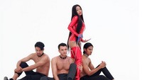 Di video itu, Denada memang tampak mengenakan pakaian super ketat. Foto: Instagram Denada