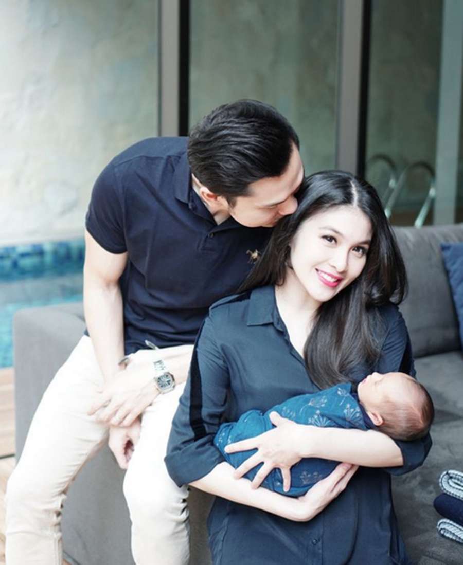 Dear Roro dan Alona, Bayi Sandra Dewi Sudah Punya Jam 
