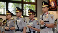 Dalam acara serah terima jabatan, Irjen Murad dan Irjen Safaruddin dimutasi dari jabatan strategis karena hendak mengikuti kontestasi Pilgub 2018.