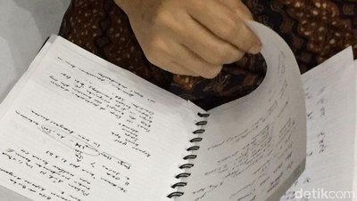 Ini Isi Buku Hitam yang Dibaca Novanto Sebelum Sidang