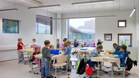 Sejak usia dini anak-anak Finlandia sudah diajarkan mandiri, mereka terbiasa belajar sendiri, dan tidak dilayani. Waktu belajar di sekolah Finlandia juga lebih singkat dibanding jam belajar di negara-negara lain.