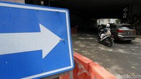 Kendaraan melintas di Jalan Blora, dekat Stasiun Sudirman, Jakarta, selama uji coba rekayasa lalu lintas, Kamis (11/1/2017).