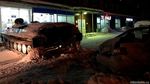 Bruk! Tank Mendadak Tabrak Supermarket di Rusia