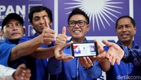 Tak sendiri, Eko juga ditemani oleh sejumlah pengurus DPW DKI Jakarta.