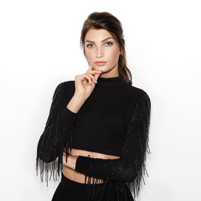 Dengan rambut brunette, kecantikan Giuliana sepintas mirip dengan Lily Aldridge, model Victorias Secret. Foto: Instagram