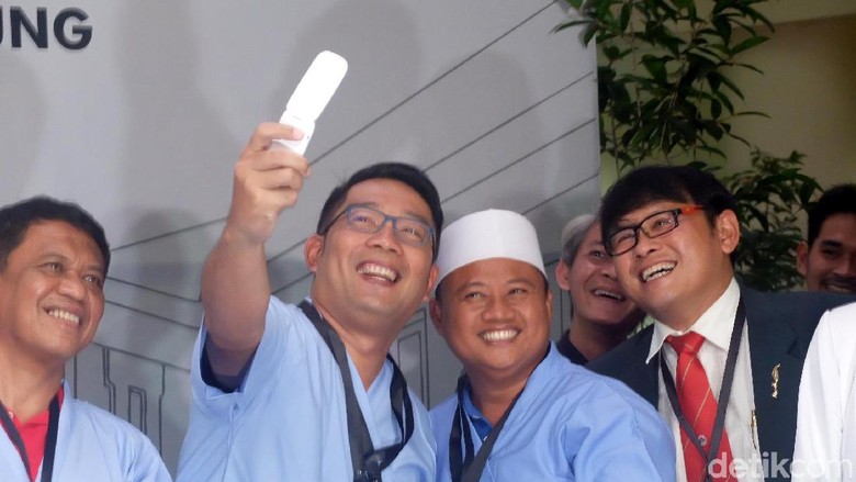 Cawagub Uu Kampanye Program Isi Ulang Listrik Rp 2 Ribu Per Bulan Cawagub Uu Kampanye Program Isi Ulang Listrik Rp 2 Ribu Per Bulan