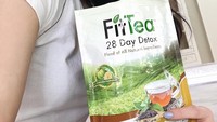 Sebelum melahap makanannya, ternyata ia terlebih dulu konsumsi teh detox. Mungkin ini jadi rahasianya tetap bisa tampil cantik dan langsing. Foto: Instagramkyliejenner