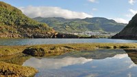 Dulunya, Islet Vila Franca do Campo digunakan sebagai markas pertahanan militer, tempat penangkapan paus, dan budidaya anggur. Tapi kini, pulau kecil yang terkenal dengan danaunya tersebut menjadi surga wisata untuk turis (Visit Portugal)