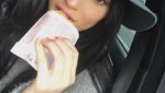 Ini 10 Momen Kylie Jenner Menyantap Fast Food Hingga Makanan Manis
