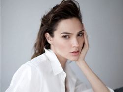 Cantiknya Gal Gadot, Wonder Woman yang Jadi Bos Baru Huawei