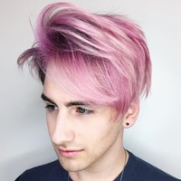 Kamu tipikal pria yang berani mengeksplorasi warna rambut? Model Pink Merman Hair mungkin cocok buatmu. (Foto: ist.)