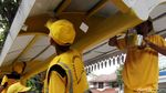 Halte Bus Duren Tiga Kuning Mengkilau