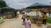 Taman Kasmaran baru diresmikan oleh Walikota Semarang Hendrar Prihadi Senin (8/1/2018) kemarin. Meski baru diresmikan, pengunjung sudah mulai berdatangan untuk foto-foto. (Angling/detikTravel)
