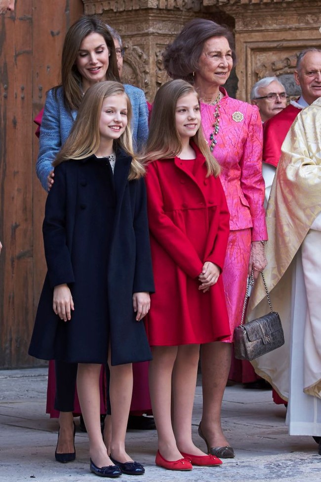 Keduanya kerap tampil dengan busana yang serasi. Baik itu dari model pakaian ataupun tema warna senada. Foto: Getty Images