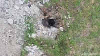 Ini penampakan bekas pagar pembatas rumput di Monas yang telah dicopot.
