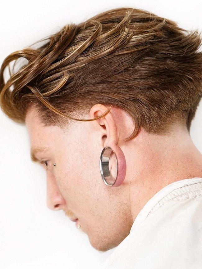 Model rambut dengan ber-layer seperti Textured Sweep Back juga diprediksikan bakal nge-tren di 2018. (Foto: ist.)