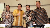 Rapat pleno dipimpin langsung oleh Ketua Umum Partai Golkar Airlangga Hartarto yang didampingi Ketua Fraksi Golkar Robert Kardinal, Sekretaris Fraksi Agus Gumiwang, dan Wakil Ketua MPR Mahyudin.