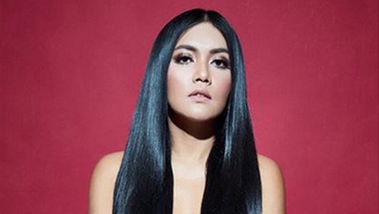 Klip Dinilai Terlalu Vulgar, Denada Ngaku Didukung Keluarga Klip Dinilai Terlalu Vulgar, Denada Ngaku Didukung Keluarga