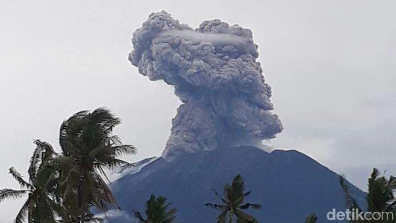 Gunung Agung Kembali Erupsi, Bandara Ngurah Rai Beroperasi Normal Gunung Agung Kembali Erupsi, Bandara Ngurah Rai Beroperasi Normal
