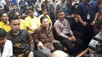 Setya Novanto Baca Buku Catatan Hitam Sebelum Sidang, Apa Isinya?