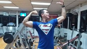 Ini Pacar Baru Ely Sugigi? Lihat Deh Berotot Banget