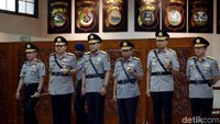 Selanjutnya jabatan Kapolda Jambi yang ditinggalkan Brigjen Priyo akan diisi Brigjen Muchlis dari Baharkam Polri.