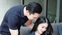 Usianya baru saja 10 hari, tapi sudah dapat jam Rolex. Foto: Instagram/sandradewi