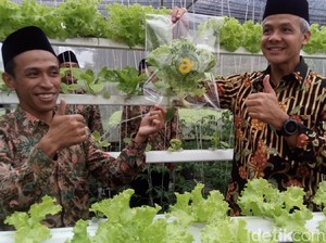 Ganjar Dorong Santri Jual Produk Secara Online