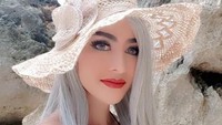 Tak cuma netizen, hal tersebut juga membuat kaget Hotman Paris yang menjadi host acara tersebut. (Dok. Instagram/cynthiara_alona)
