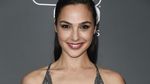 Gal Gadot Tampil Stunning di Critics Choice Awards