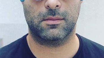 Ini dia sosok seniman Asal Hanuka. (Foto: Asaf Hanuka)