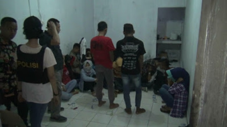 Korban Dugaan Penyekapan di Tangerang Dilatih untuk Pasarkan Alkes Korban Dugaan Penyekapan di Tangerang Dilatih untuk Pasarkan Alkes