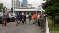 Pagi ini, Sandiaga senam di Balai Kota dan dilanjutkan dengan lari bersama Satpol PP.