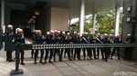 Foto: Satpam Kantor Facebook yang Berpeci untuk Sambut Massa FPI
