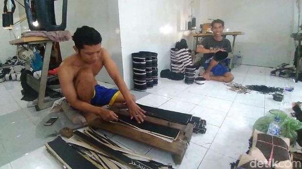 Perajin songkok di Gresik/