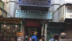 Foto: Warung Kopi Paling Hits di India Berumur 142 Tahun