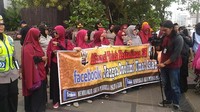 Kaum perempuan juga tak mau ketinggalan ikut dalam aksi ini (Foto: Samsudhuha Wildansyah/detikcom)