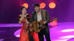 Aksi Via Vallen Mengajak Iwan Fals Dangdutan