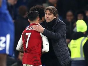 Conte Cuma Bilang Halo ke Sanchez, Tak Bahas Transfer