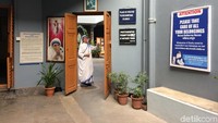 Inilah kediaman Mother Teresa House di Kota Kolkata, India beberapa waktu lalu. Di rumah itu terdapat makam, musuem mini, tempat suster tinggal juga kamar Bunda Teresa (Masaul/detiktravel)