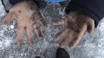 Bukan Warna Putih, Ini Penampakan Salju Hitam di Kazakhstan