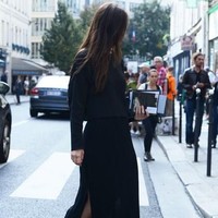 Pakai kaus kaki sambil pakai high-heels? Siapa takut! You can actually rock that style! Foto: istimewa